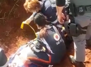 Pedreiro fica soterrado em desmoronamento de obra em Cerqueira César