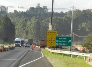 Idoso morre após ter bicicleta atingida por carro em rodovia de Avaré