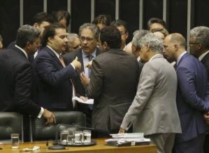 Câmara aprova projeto que acaba com atenuantes para menores de 21 anos