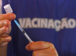 Saúde inicia vacinação contra covid-19 em pessoas de 35 e 36 anos na quinta-feira, 15