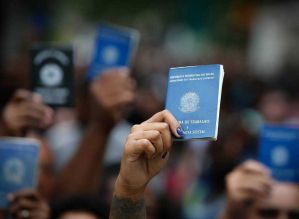 Governo publica MP que permite suspensão de trabalho por 4 meses
