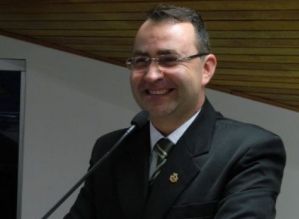 Zandoná cobra inauguração do “lanchódromo” de Avaré