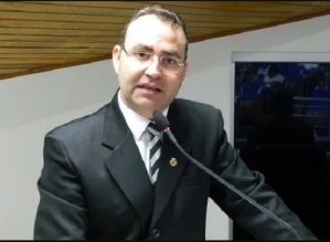 Vereador Flávio Zandona enfrenta ameaça de cassação pela oposição