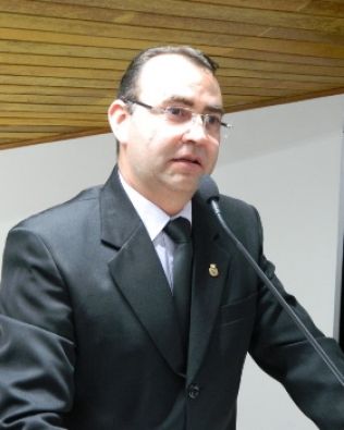 Zandoná questiona prefeito que estava em “Mesa de som” na cidade de Arandu
