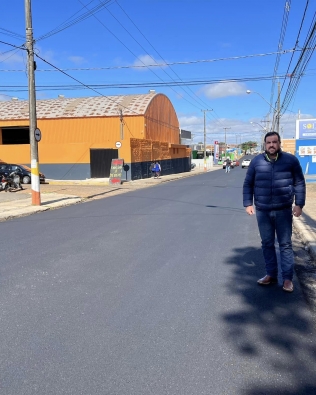 Jô Silvestre comemora recapeamento da Avenida Anápolis e da Rua Santos Dumont