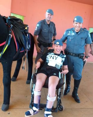 Cavalaria de Avaré faz exposição do trabalho montado em Taquarituba