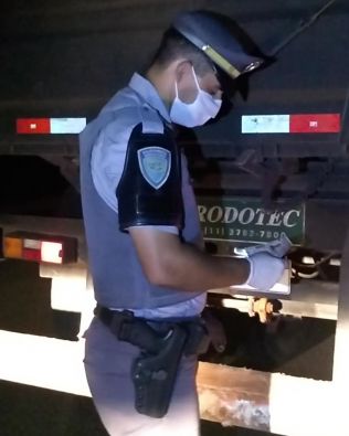 TOR prende motorista que “comprou” CNH para dirigir caminhão