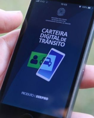 Carteira de motorista digital vai permitir pagar multas de trânsito com 40% de desconto