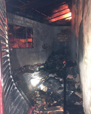 Casa pega fogo e mobiliza Corpo de Bombeiros em Taquarituba