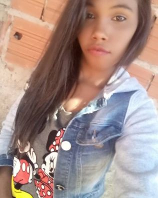 Jovem de 20 anos é morta degolada