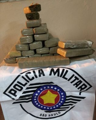 Polícia Militar realiza a prisão três pessoas pelo crime de tráfico de drogas em Itaí