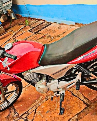 Moto furtada em Piraju é localizada por policiais civis em oficina de Taguaí