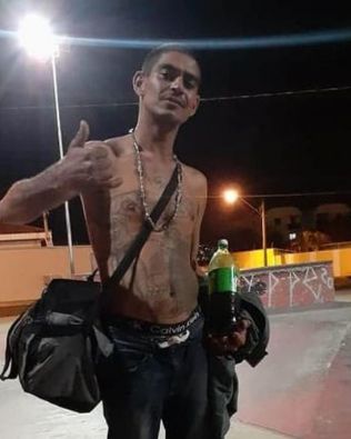 Família de morto após ataque de quadrilha a bancos diz que ele não participou do crime