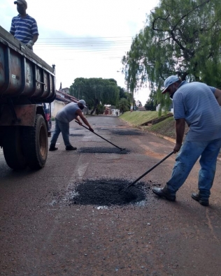 Avaré: Estrada vicinal e bairros recebem nova fase da Operação Tapa-Buraco