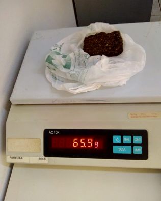 Mulher de 54 anos é presa pela Polícia Civil por tráfico de drogas