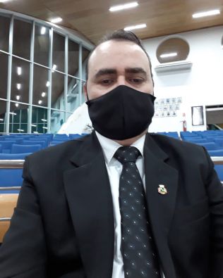 Zandoná pede que seja reavaliado horário do comércio