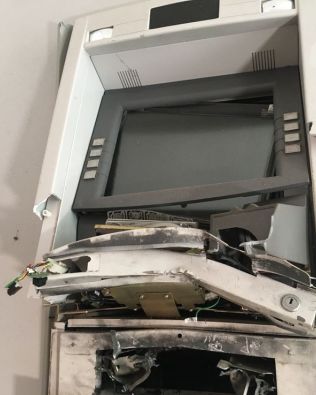 Criminosos explodem caixas automáticos de agência bancária em Arandu